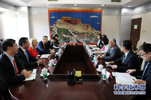 18-12-11Minister Wang Zhigang Meets with IBM Delegation Led by Chairman Ginni Rometty1.jpg